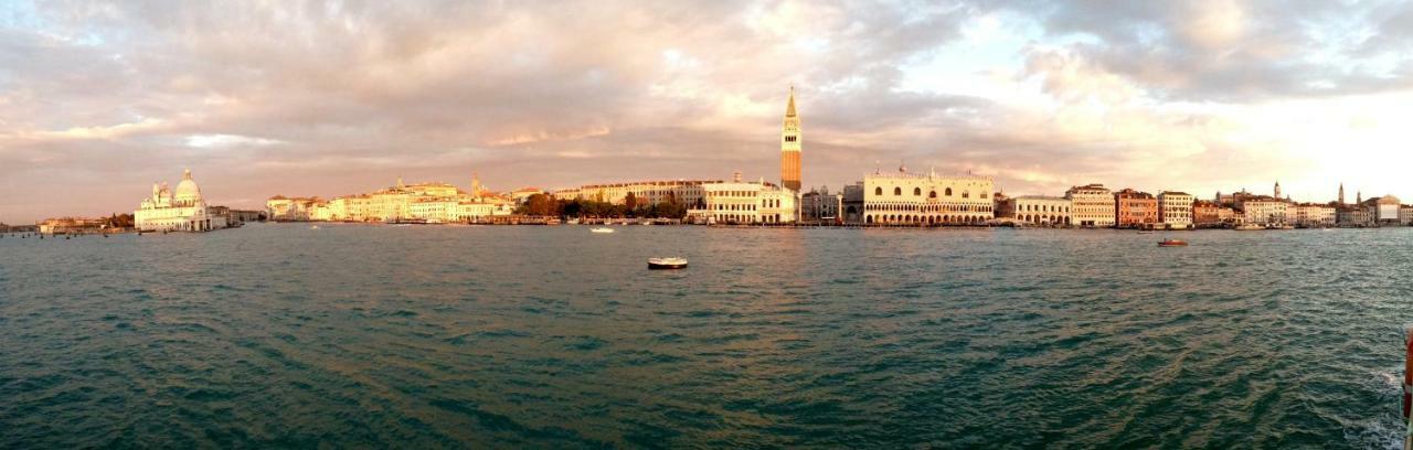 Ca Lezze Bell'Appartamento Nel Cuore Di Venezia Екстериор снимка
